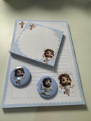 Kit papelaria caderno Jesus kawaii com 100 folhas, 02 blocos de anotações, 02 bottons personalizados