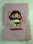 Kit papelaria caderno Jesus Kawaii rosa com 100 folhas de 90g, 02 blocos de anotações, 02 bottons personalizados e 02 clips personalizados