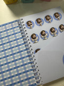 Kit papelaria caderno Jesus kawaii com 100 folhas, 02 blocos de anotações, 02 bottons personalizados