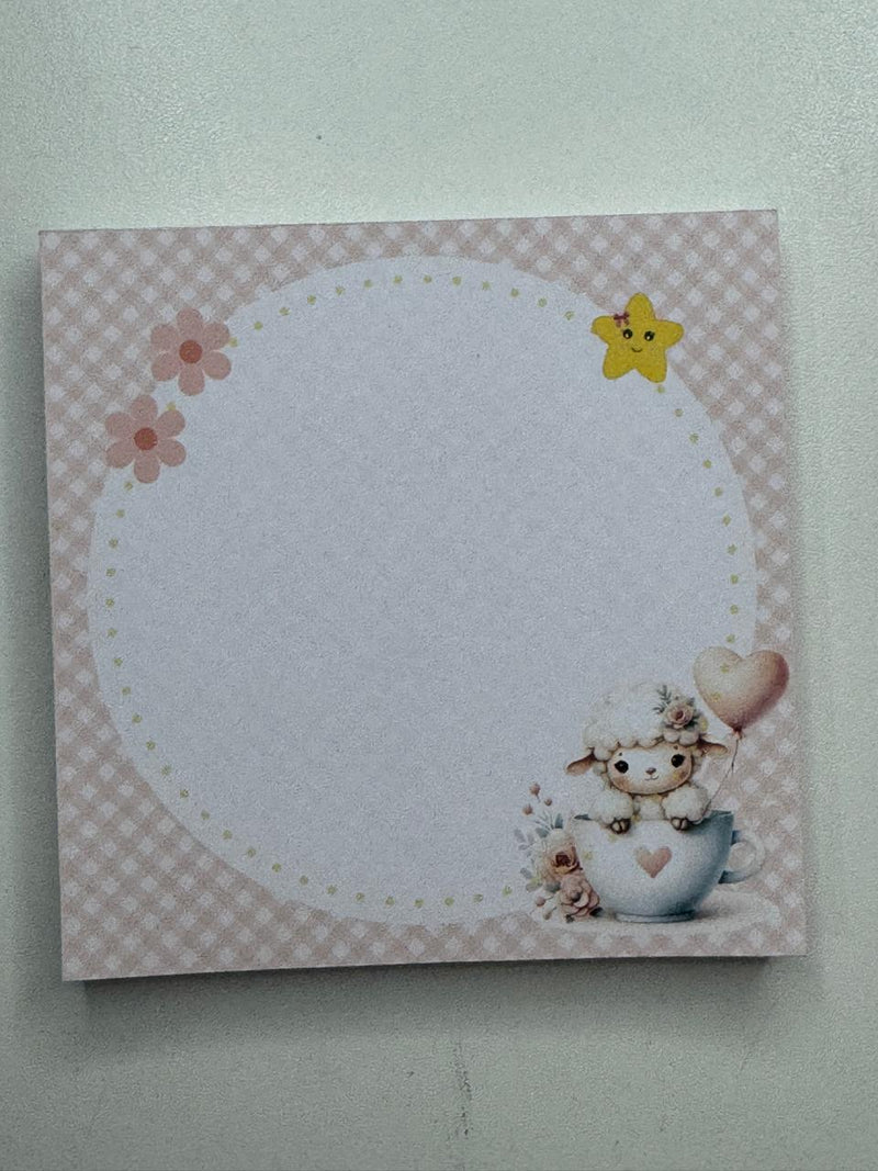 Kit papelaria Caderno Ovelhinha com 100 folhas de 90 gramas, ,2 blocos de anotações, 02 bottons personalizados e 02 clips