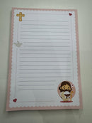 Kit papelaria caderno Jesus Kawaii rosa com 100 folhas de 90g, 02 blocos de anotações, 02 bottons personalizados e 02 clips personalizados